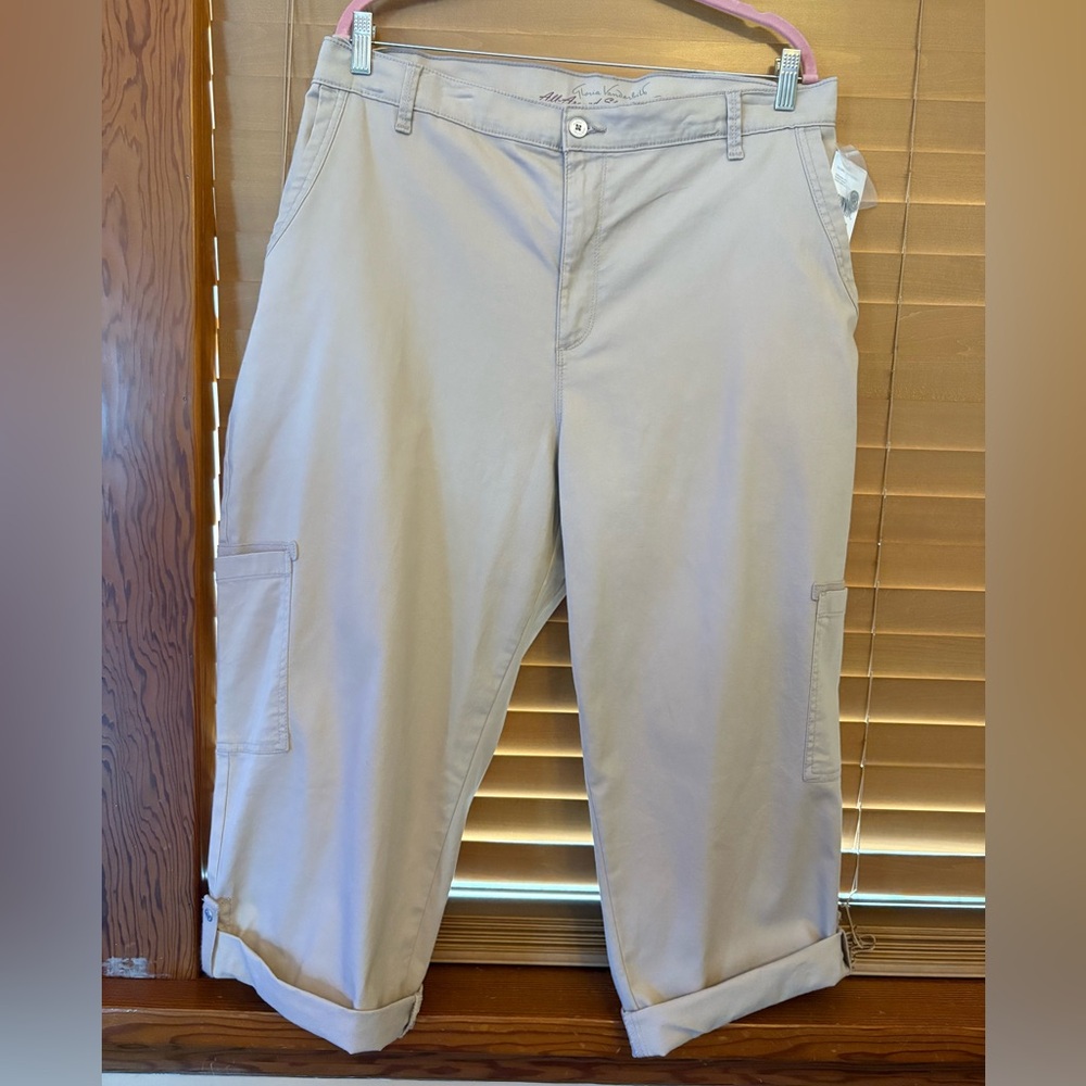 Gloria Vanderbilt NWT Dusty Sand Cargo Capri Utility Rolled Hem - Picture 9 of 9